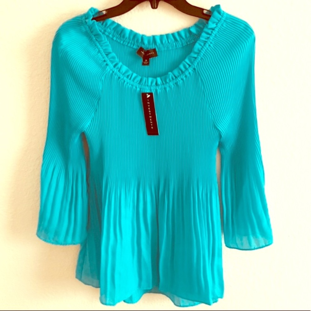 Blue pleated top
