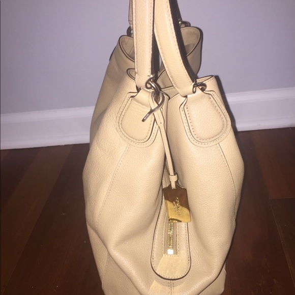 Coach Edie shoulder bag in pebbled leather - Picture 2 of 5