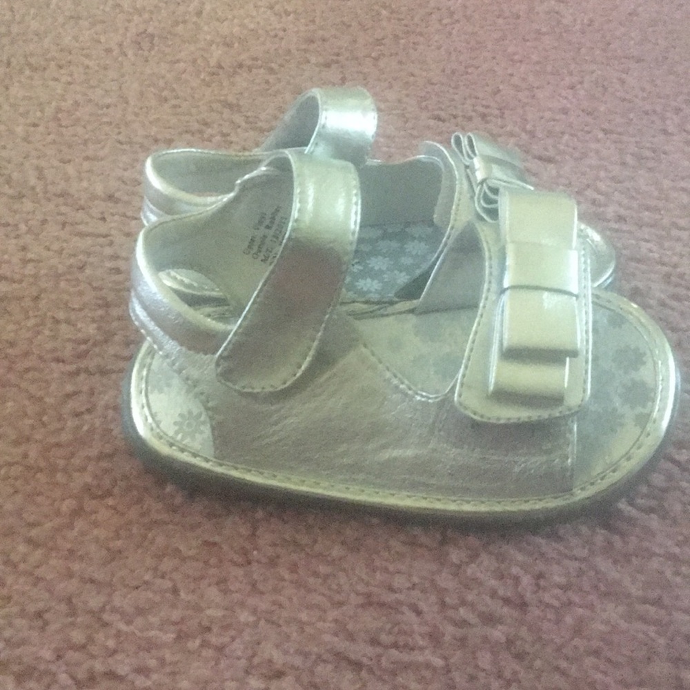 Silver bow sandals for girls