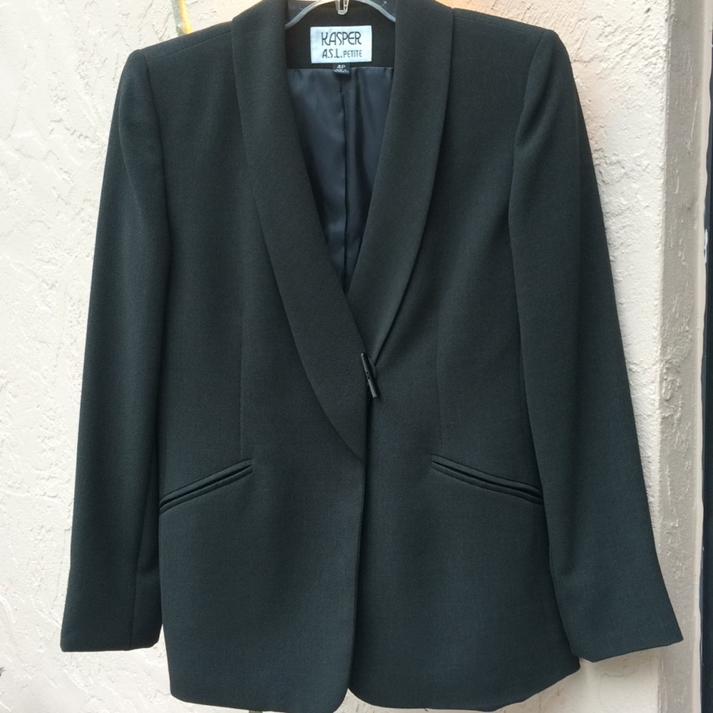 Ladies Kasper One Button Crepe Jacket. NWOT