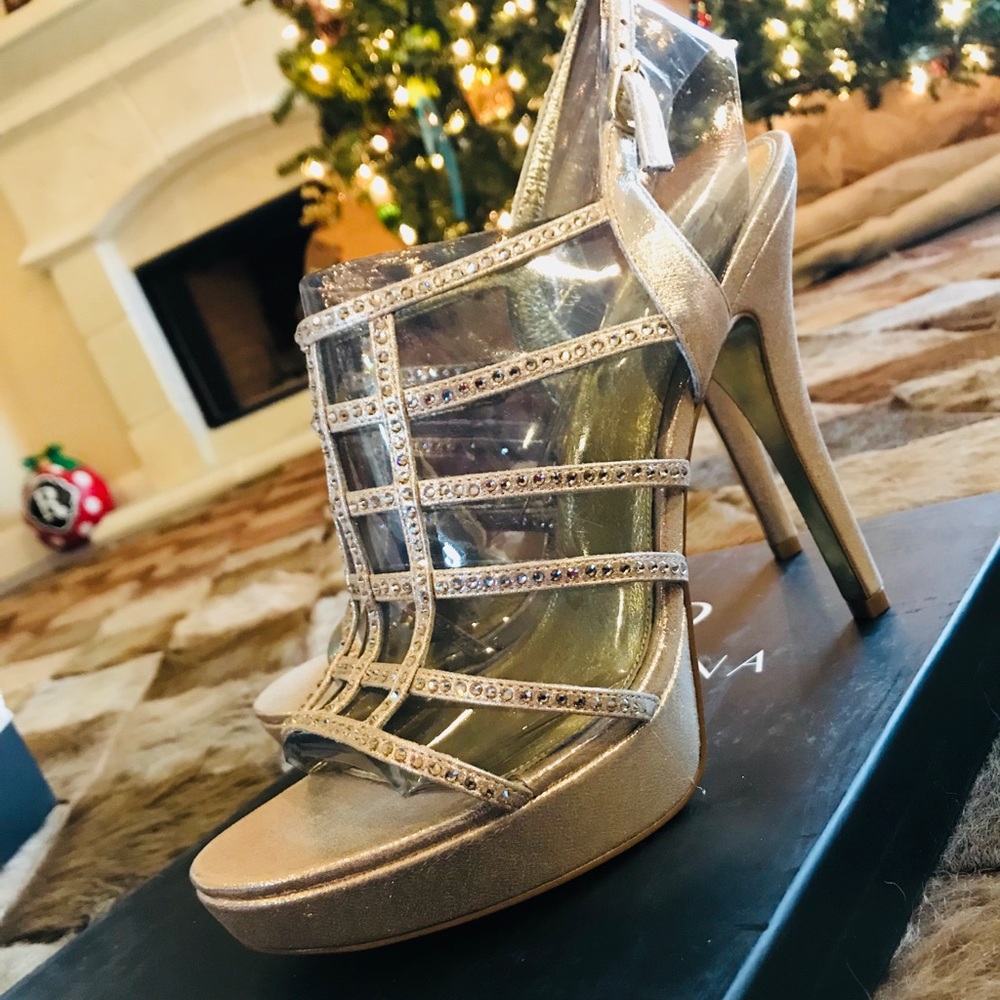 Adrianna Papell Gold Metallic & Bling platform 10
