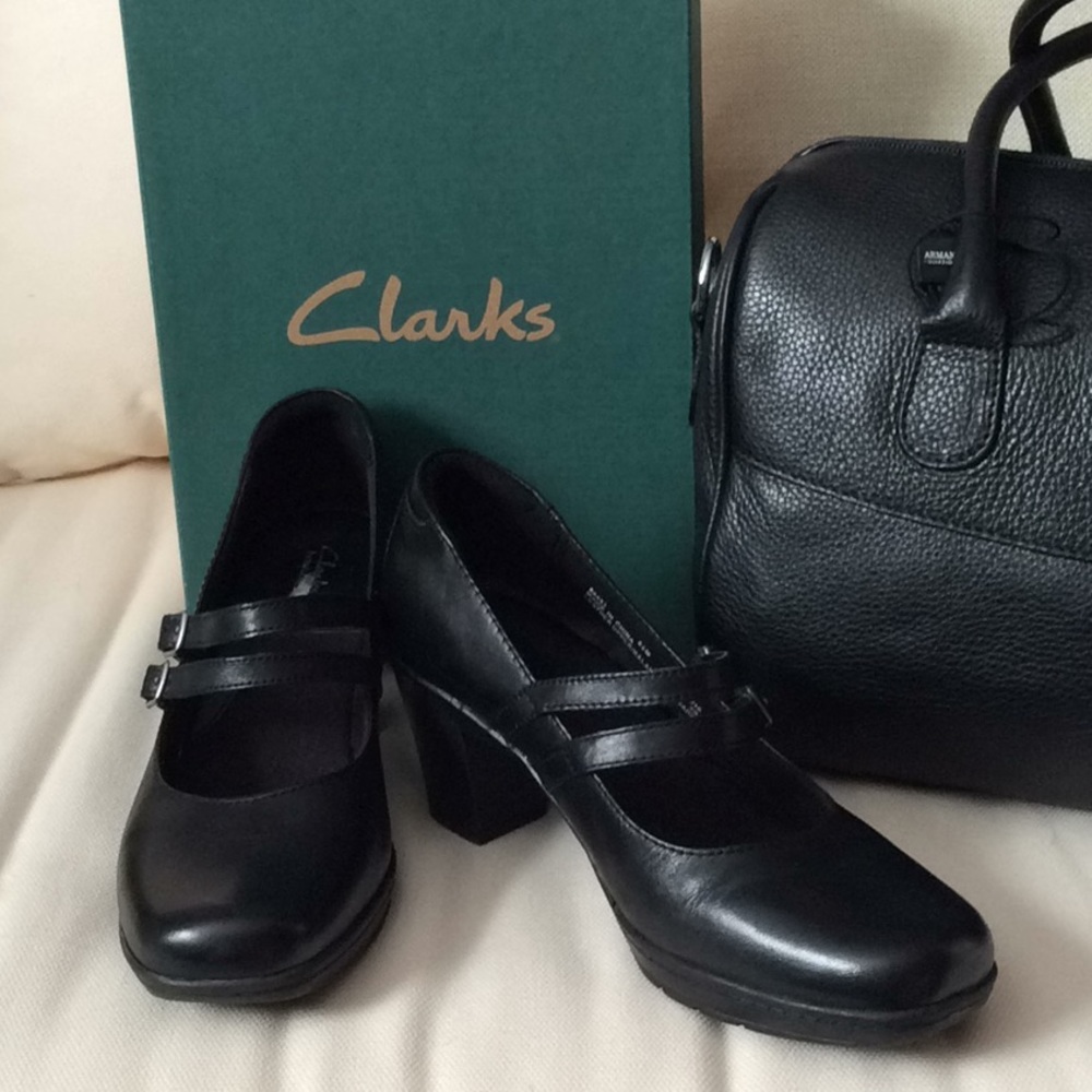 Clarks black bendable sole Mary Jane pumps sz 8.5