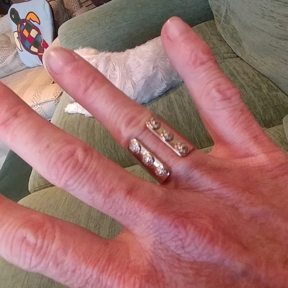 HENRI BENDEL GOLD RING WITH BANDS OF CRYSTALS