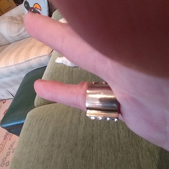 HENRI BENDEL GOLD RING WITH BANDS OF CRYSTALS - Picture 2 of 5