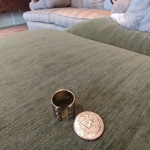 HENRI BENDEL GOLD RING WITH BANDS OF CRYSTALS - Picture 5 of 5