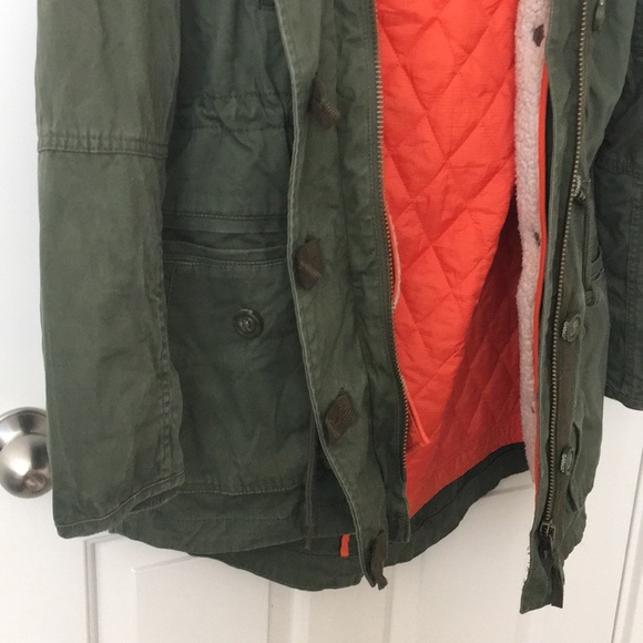 Olive parka jacket w extra lining and hooded fur - Picture 6 of 8