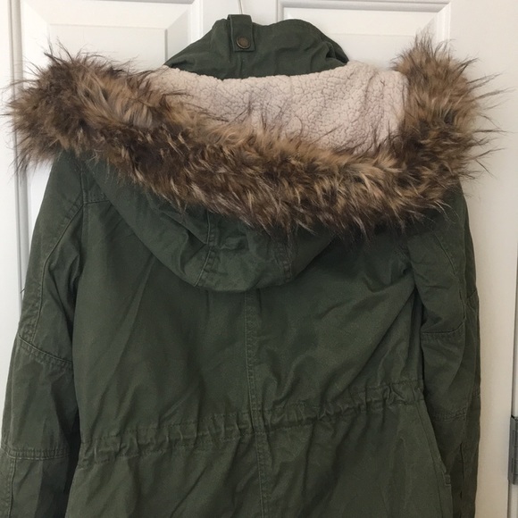 Olive parka jacket w extra lining and hooded fur - Picture 7 of 8
