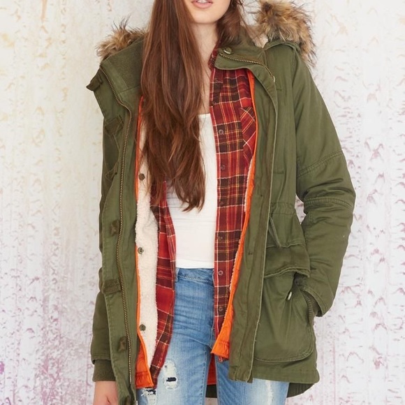 Olive parka jacket w extra lining and hooded fur - Picture 8 of 8