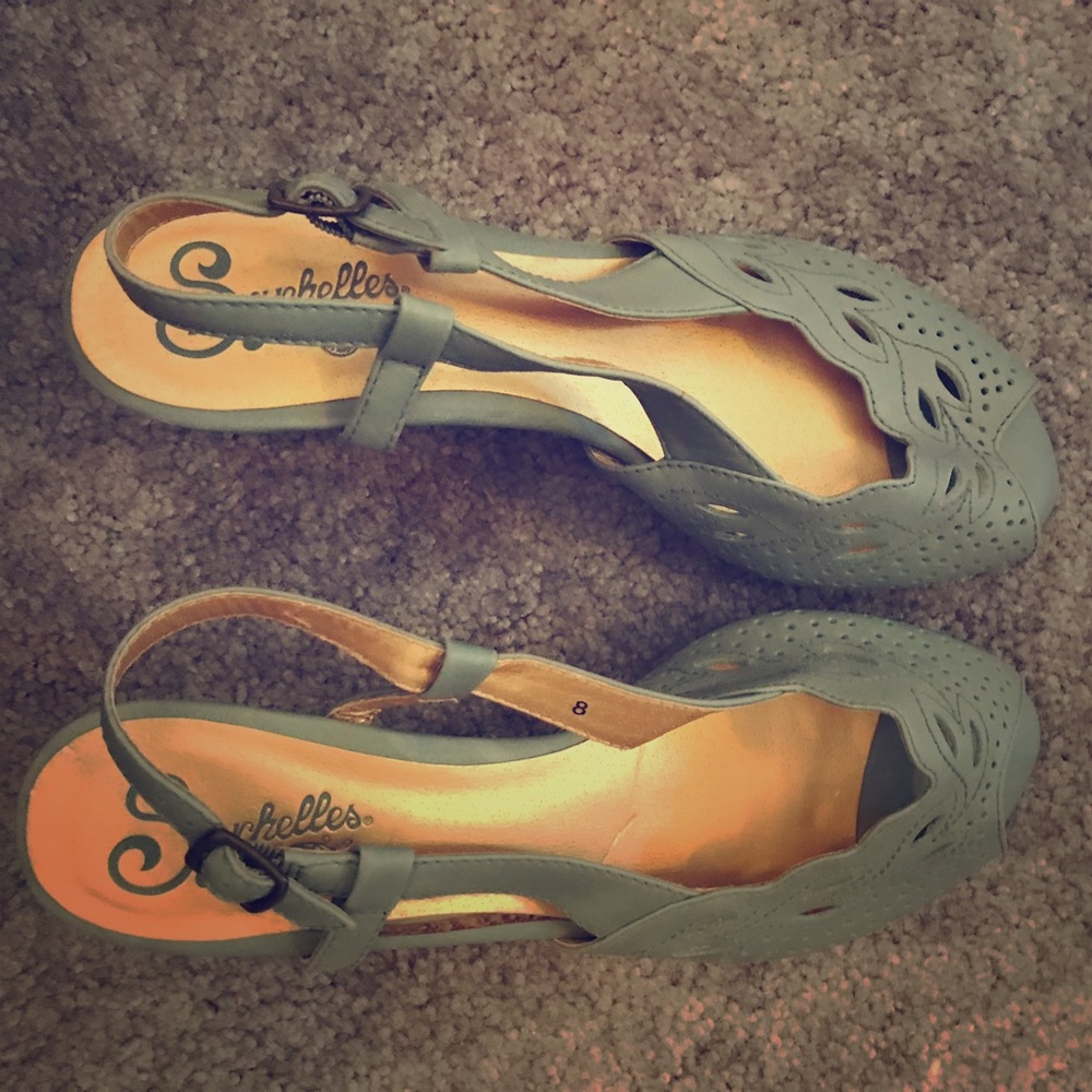 Seychelles peep toe heels