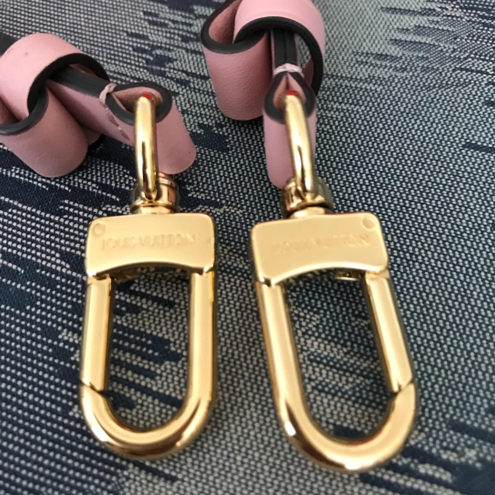 SOLD!Louis Vuitton Neo Noe Strap