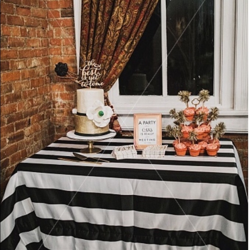 BLACK & WHITE STRIPE TABLECLOTHS