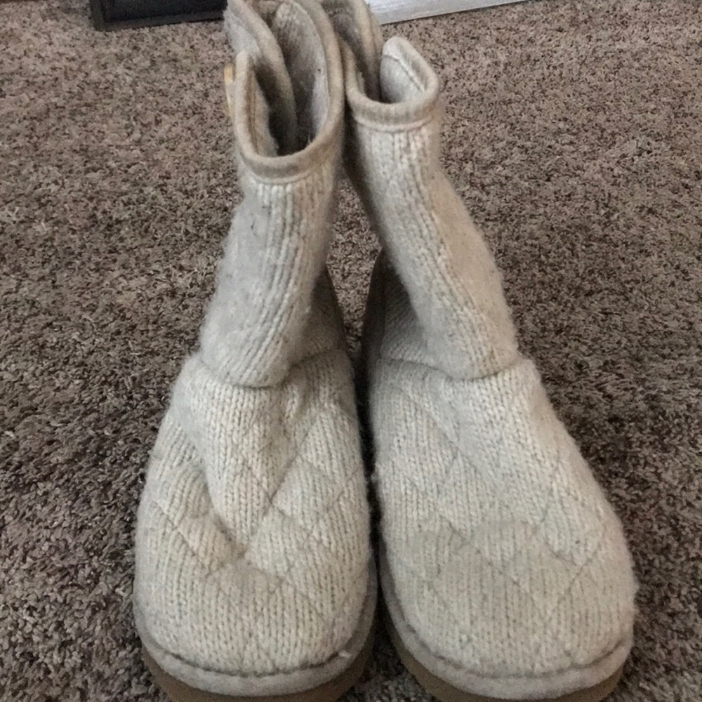 Knit UGGS - Picture 2 of 3