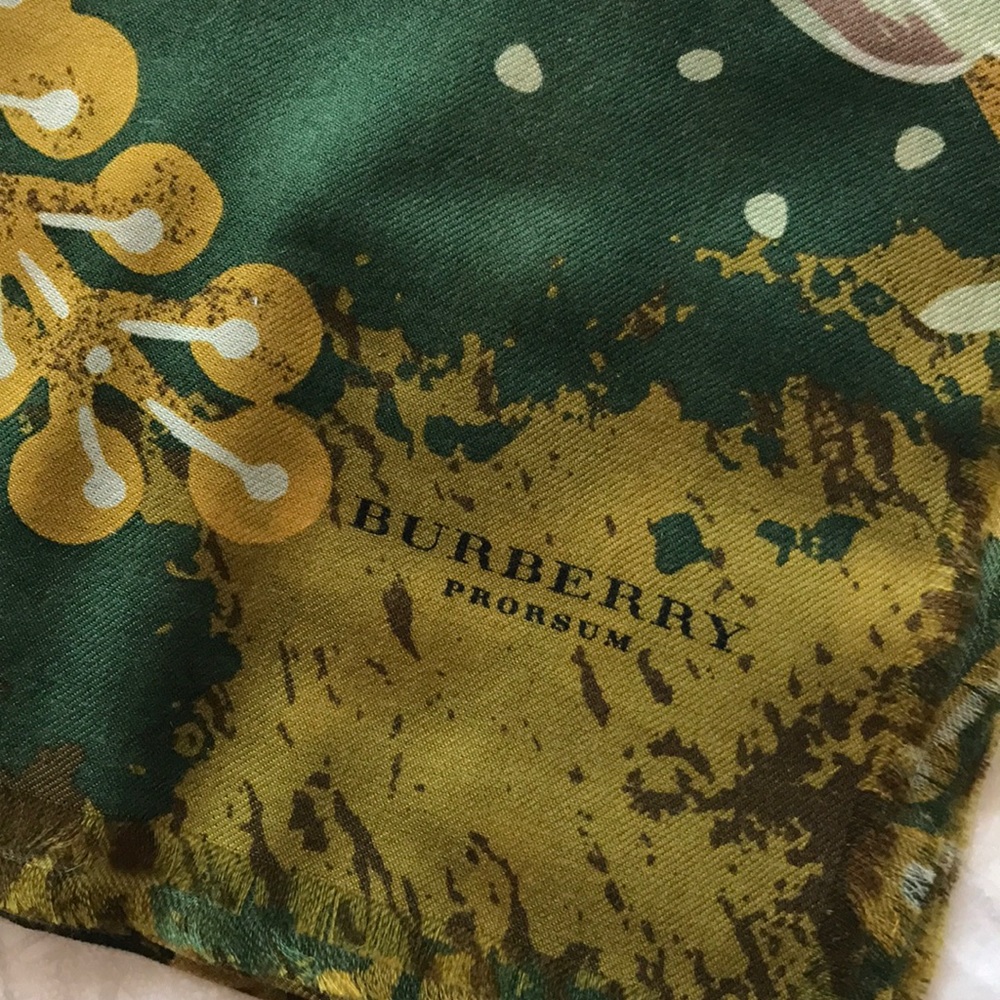 New Burberry 100% Cashmere scarf