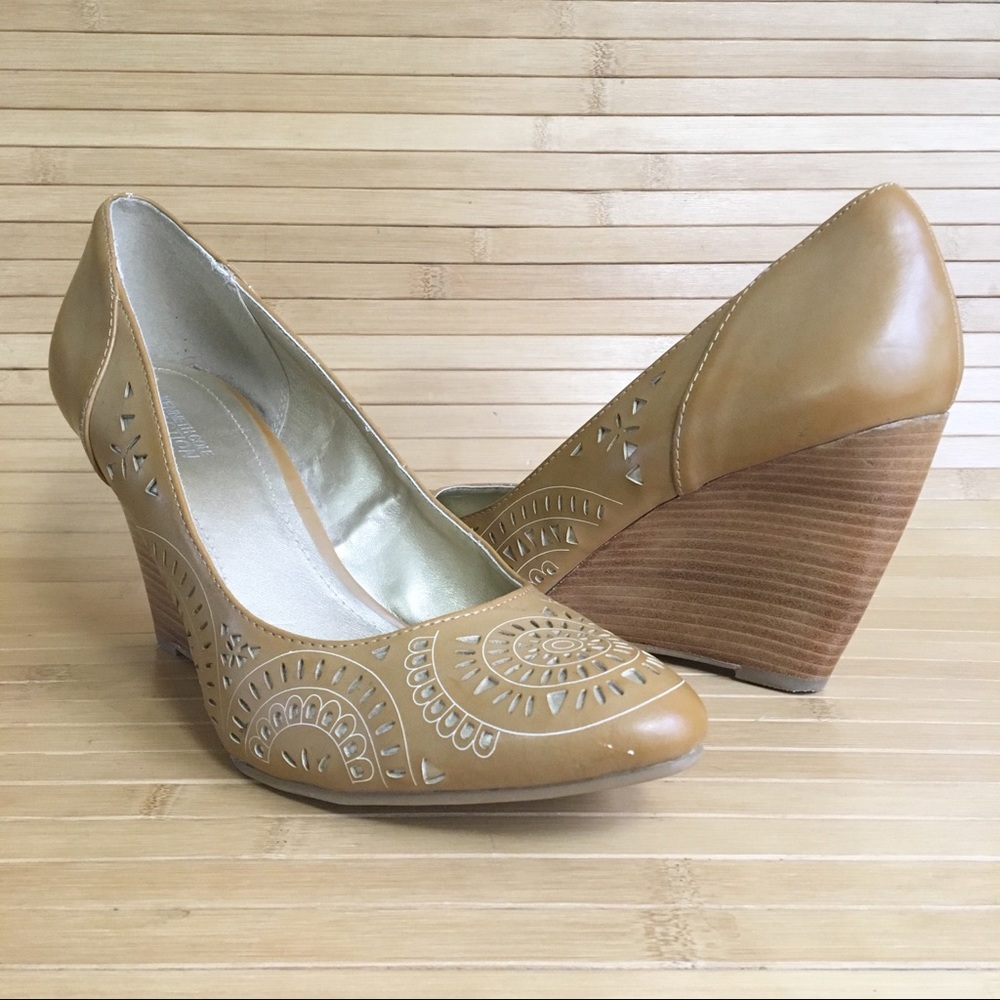 Kenneth Cole Reaction 9.5M Wedges Laser Cut Detail