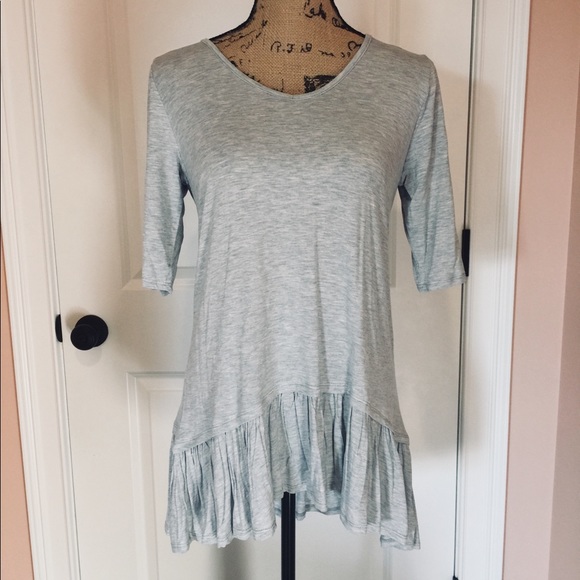 • Gray Peplum Hem Tunic • - Picture 7 of 8