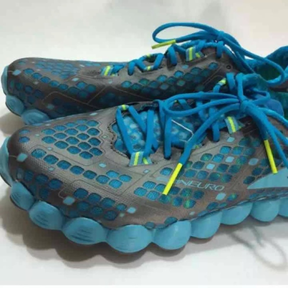 Brooks neuro running sneakers
