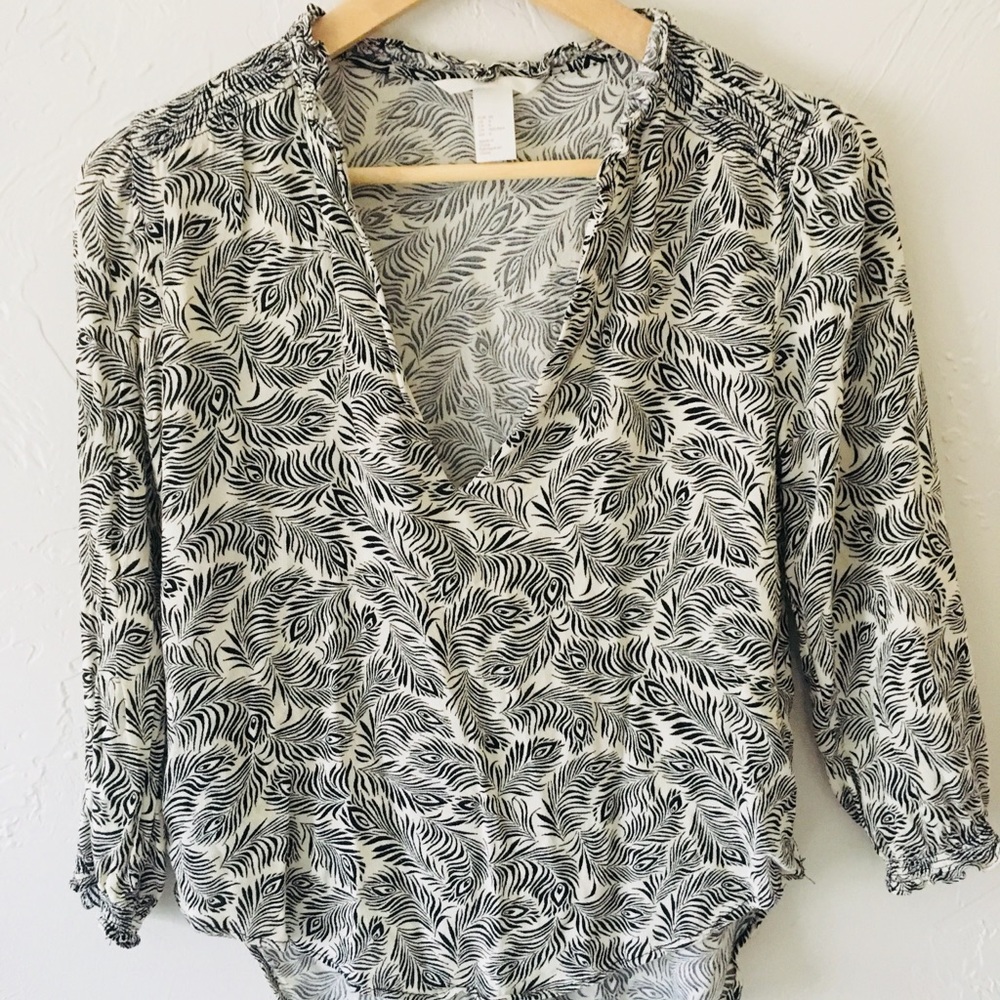 black and white H&M top.