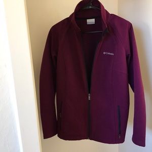 wind &water resistant, thin layer of fleece inside