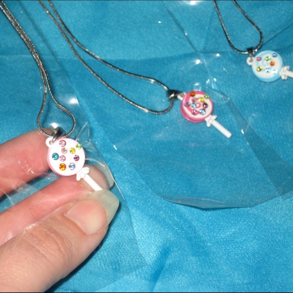 $7 SALE 🌈 3 Best Friends Lollipop Necklaces - Picture 3 of 3