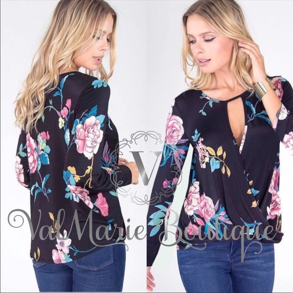 Floral surplice stretchy Blouse - Picture 2 of 3