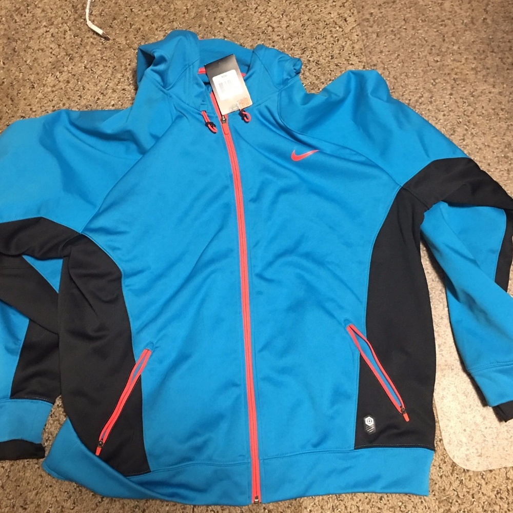 NIKE XXL MEN'S JACKET AND JORDAN T-SHIRT - NEW