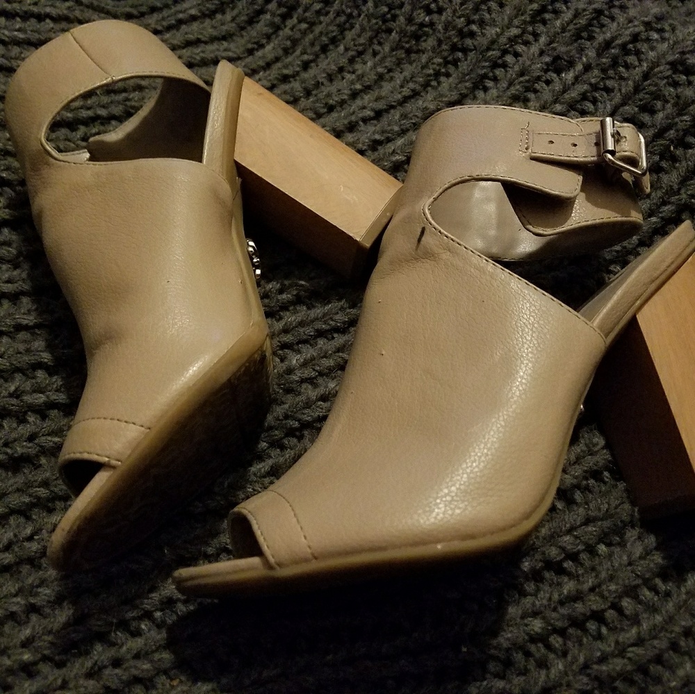 Vera Wang heels