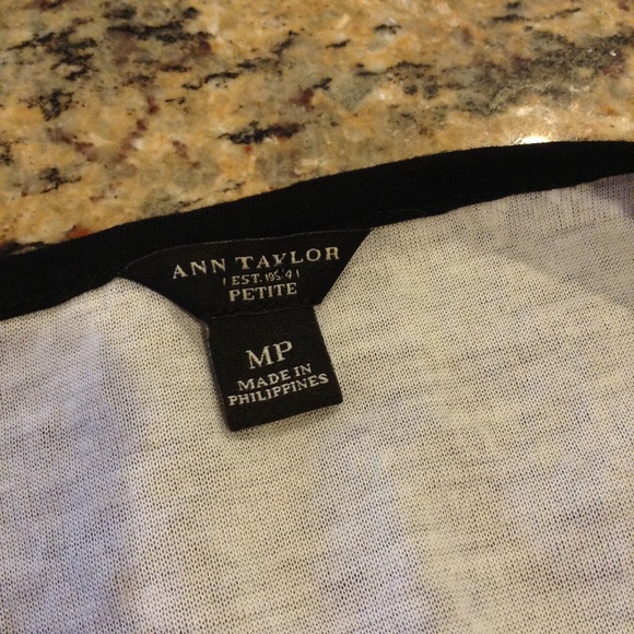 NWOT Ann Taylor med petite sleeveless lace top. Never worn. - Picture 2 of 2