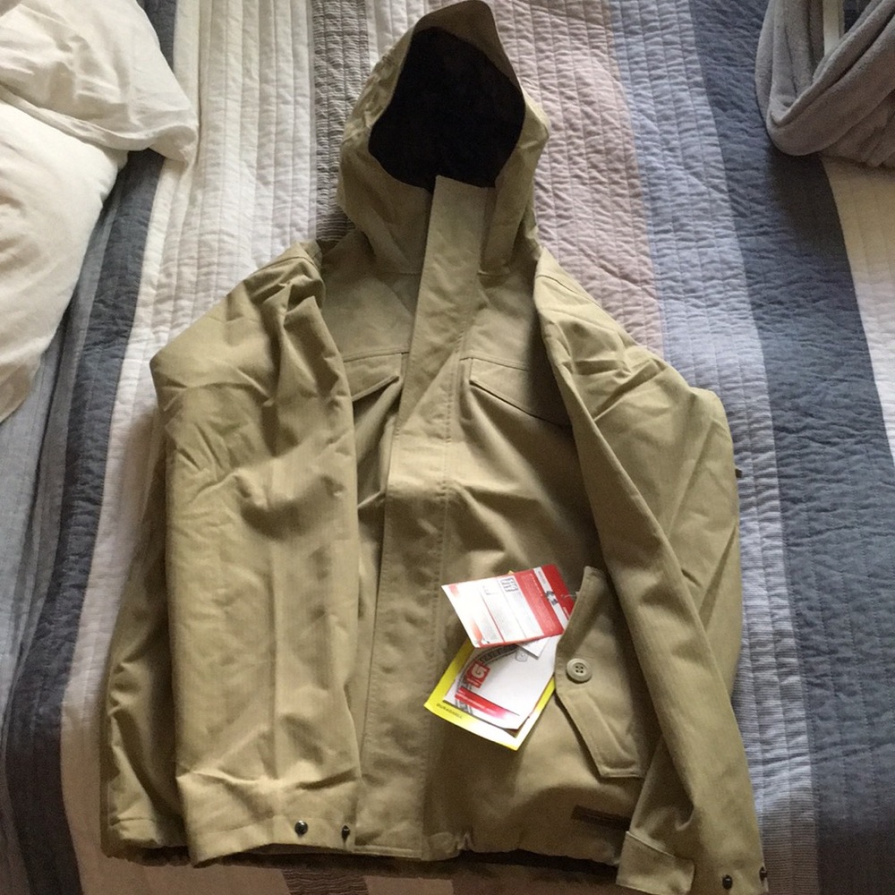 New Burton Ski/Snowboard Jacket