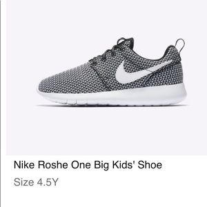 Nike Women Roche One Shoes size6 (or kid size 4.5)