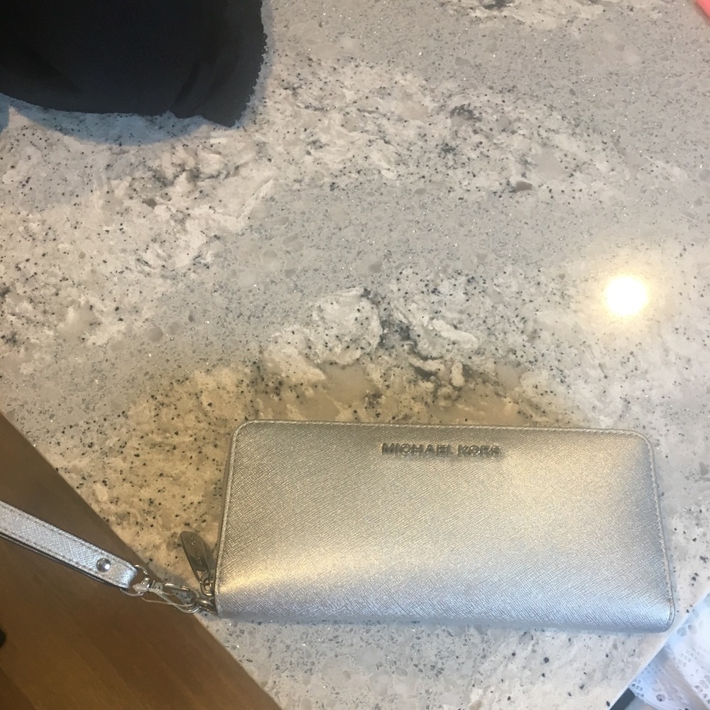 Michael khors wristlet