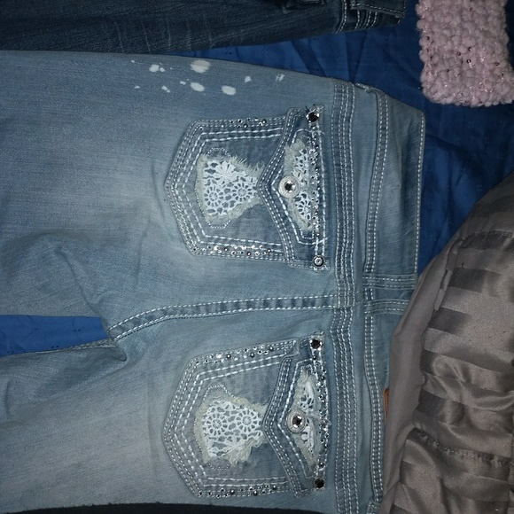 2 Miss Me jeans/1 pair of 7 jeans - Picture 3 of 4