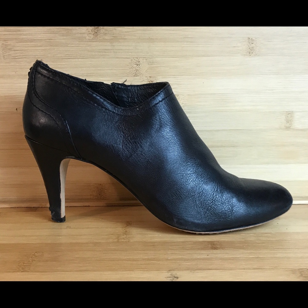 ✨sale✨Vince Camuto stiletto heel booties size 6.5