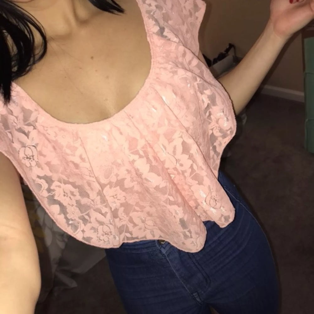 Embroil coral top