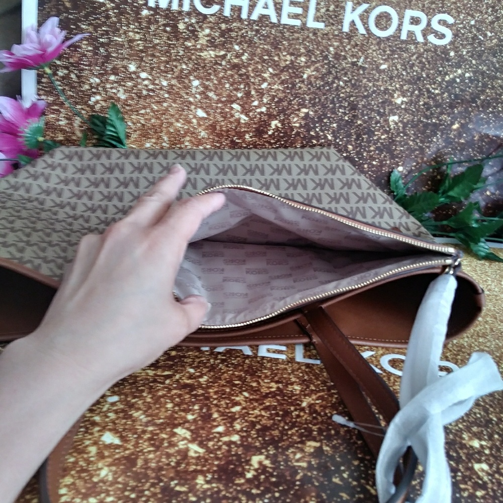 SOLD 🎀NWT Michael kors tote shoppers purse bag - Picture 5 of 8