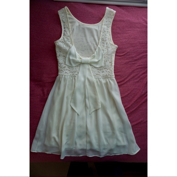 Short white dress - Picture 2 of 2