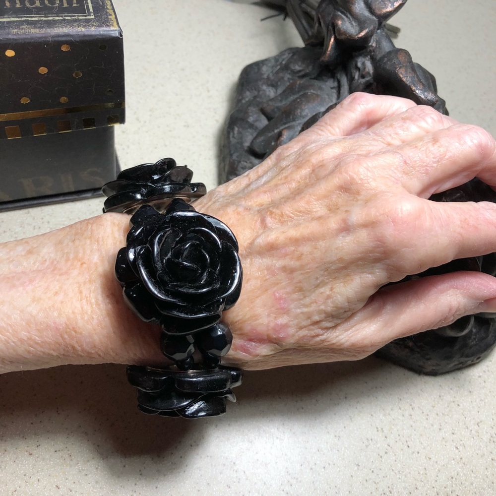 Black rose stretch bracelet
