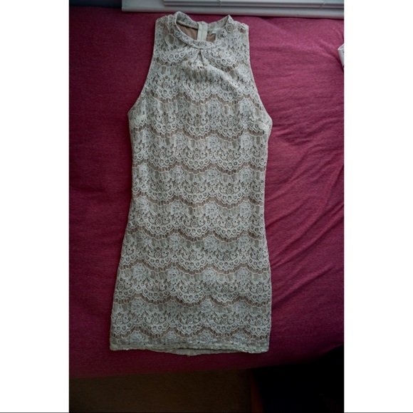 Short white/cream, lace patterned dress - Picture 1 of 2