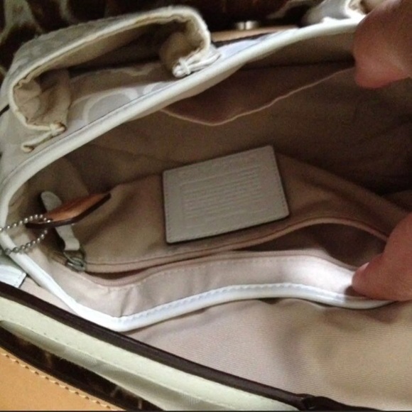 Authentic coach purse. - Picture 2 of 4