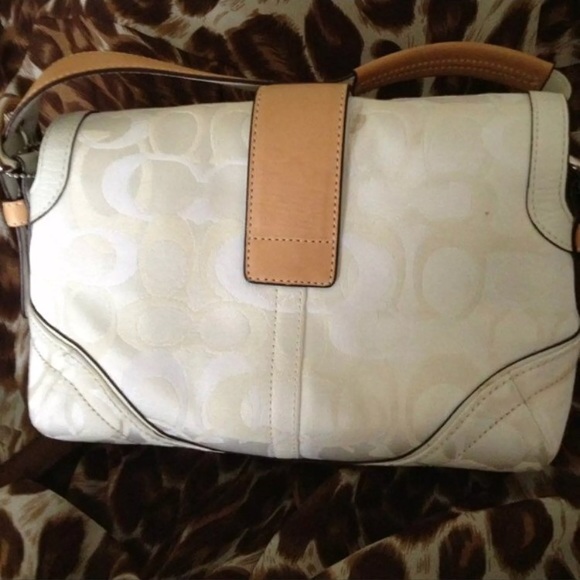 Authentic coach purse. - Picture 3 of 4