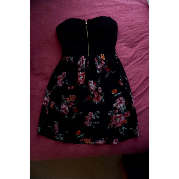 Short strapless black dress - Picture 1 of 2