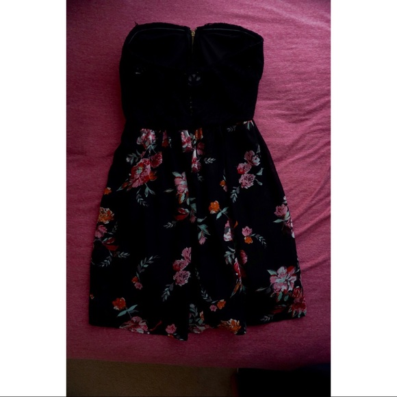 Short strapless black dress - Picture 2 of 2