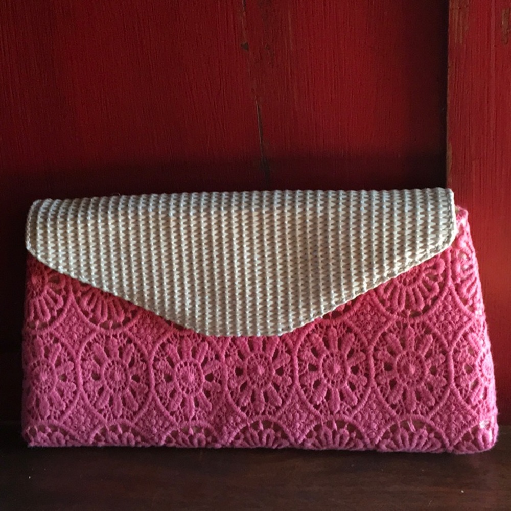 Clutch or attachable chain purse