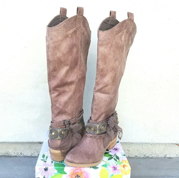 Sassy Western Flair Boots by Not Rated - Picture 2 of 6