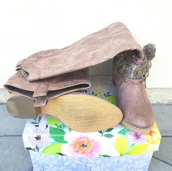 Sassy Western Flair Boots by Not Rated - Picture 6 of 6