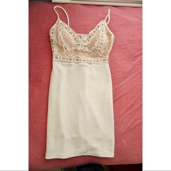 White lace dress - Picture 1 of 2