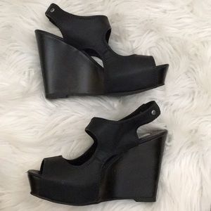 Simply Vera- Vera Wang wedges