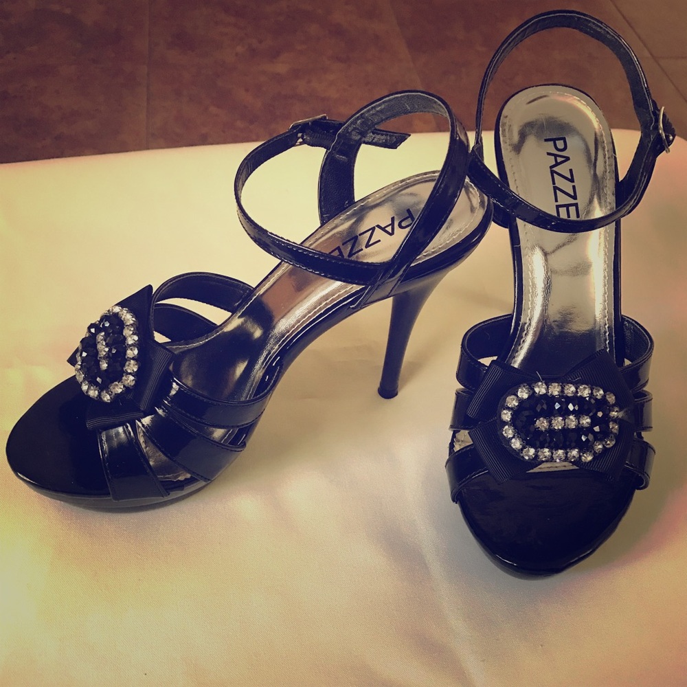 Black strap heel with rhinestone bow