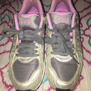 🚫SOLD🚫 ASICS size 6 1/2 tennis shoes