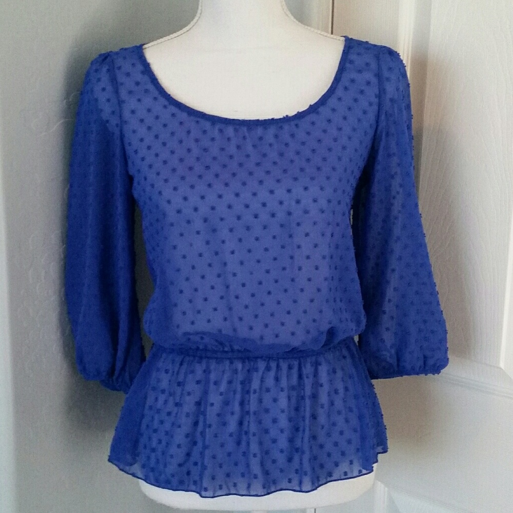 NWOT Sheer blouse with textured pattern size small