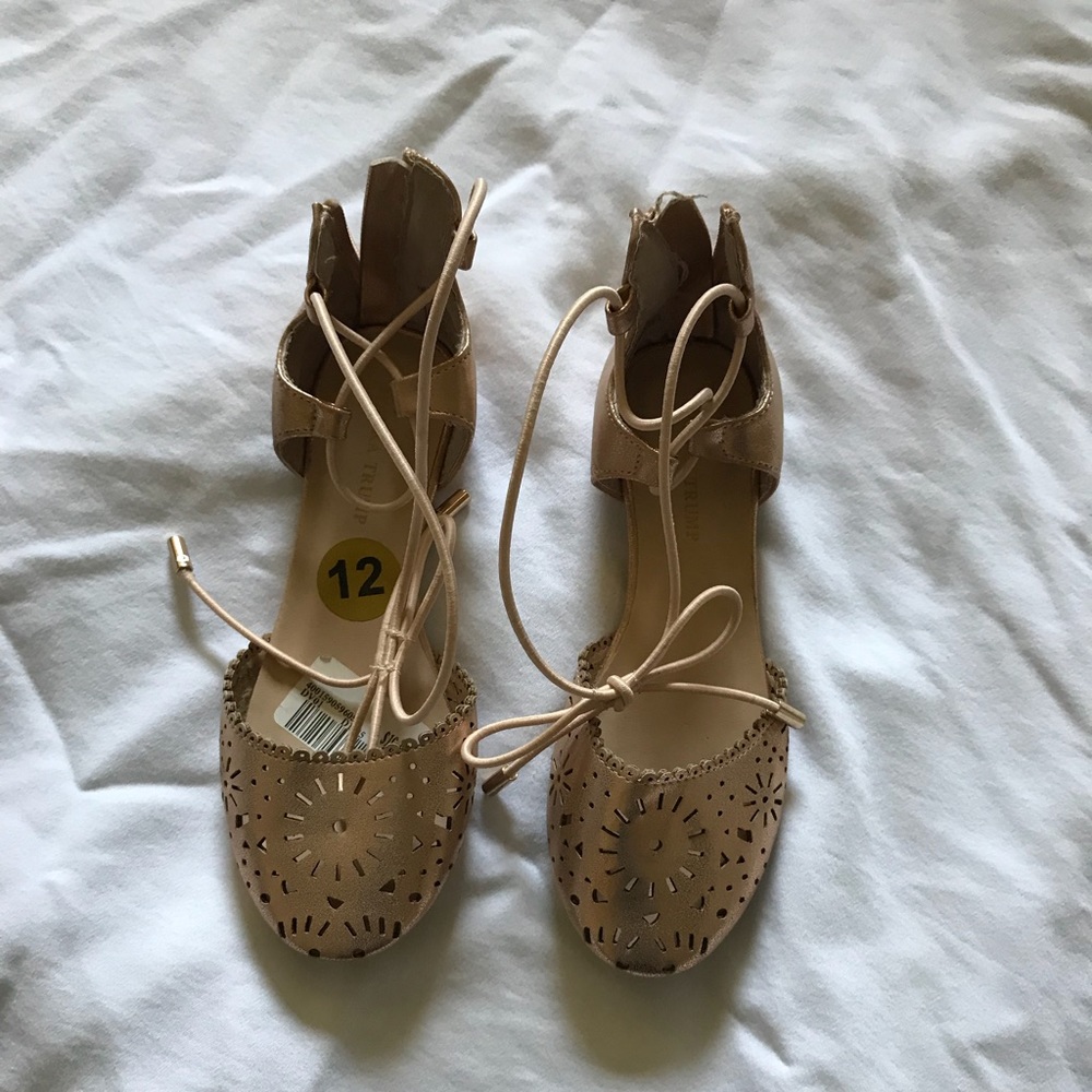 New little girls Dress Shoes with ballet tie